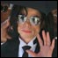 Michael Jackson, na saída do tribunal