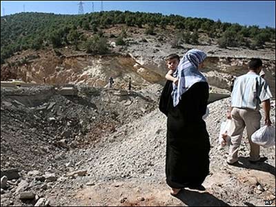 Evlerinden kaçan Lübnanlılar