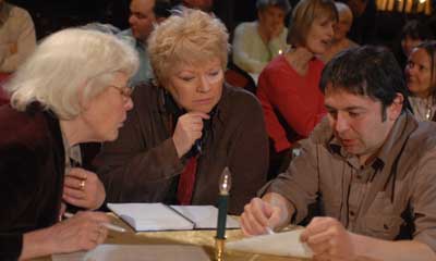 Di chats to her team