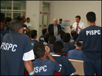 Imigrantes ilegais brasileiros detidos no Texas para deportação