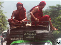 Birmanya'da rahipler