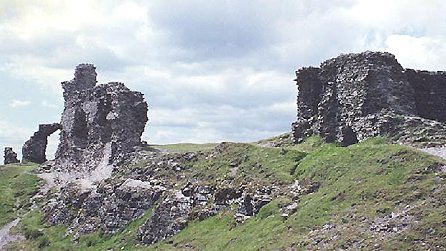 Castell Dinas Bran © www.castlewales.com