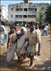 भूकंप और समुद्री तूफ़ान से भारी तबाही