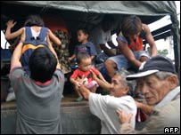 Người dân Binitayan, Philippine, ngày 22 tháng 11