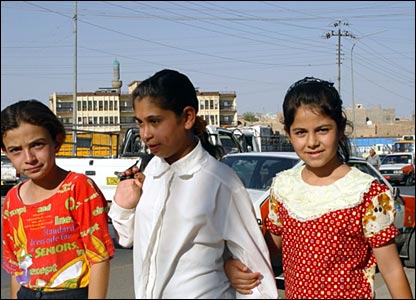 دختران در خیابانی در کرکوک