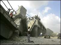Ponte destruída na Faixa de Gaza
