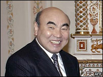 Kırgızistan Cumhurbaşkanı Askar Akayev