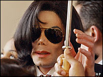 Jackson se declarou inocente de dez acusações de abuso