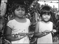 Hai bé gái Việt Nam sinh ra ở Philippines (ảnh của Brian Doan)