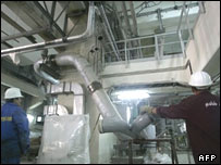 تکنسين های روسی و ايرانی در نيروگاه بوشهر