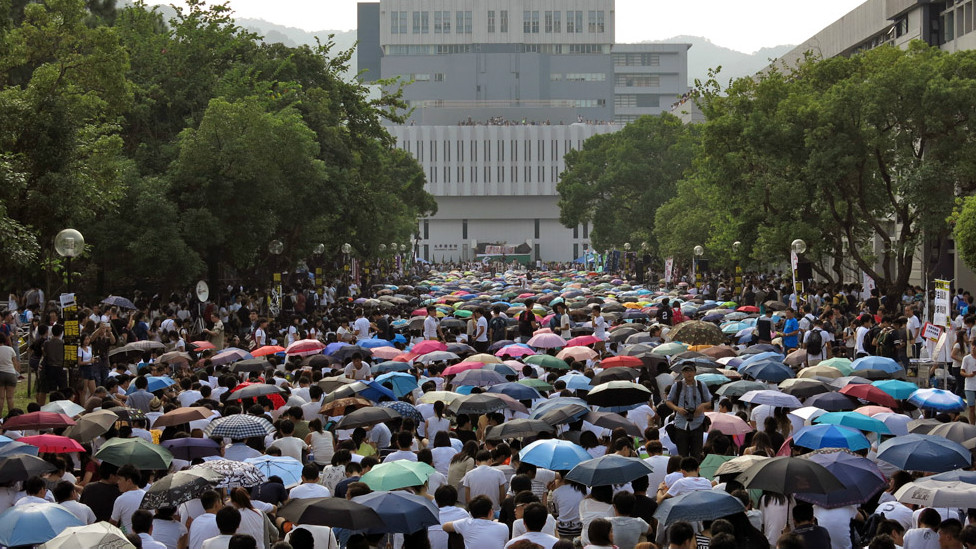 香港中文大學「百萬大道」上的傘海（BBC中文網記者葉靖斯攝22/9/2014）