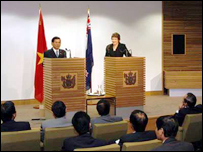 Chủ tịch VN Nguyễn Minh Triết và thủ tướng New Zealand, bà Helen Clark