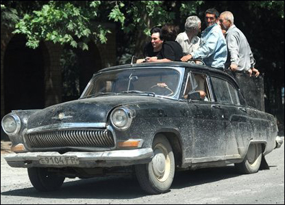 Người dân Nam Ossetia đi lánh nạn