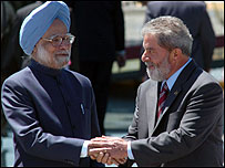 O presidente Luiz Inácio Lula da Silva e o primeiro-ministro da Índia, Manmohan Singh (Foto: Roosewelt Pinheiro/Agência Brasil)