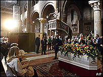 पावारोत्ती का अंतिम संस्कार