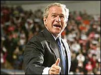 George Bush zaferini kutluyor