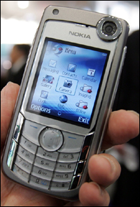 ब्लूटूथ के ज़रिए मोबाइल टेलीफ़ोन रिमोट का काम भी कर सकता है