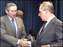 Chủ tịch World Bank, ông Wolfowitz (trái) và giám đốc điều hành IMF Rodrigo de Rato 