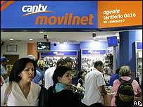 Thị trường tài chính Venezuela hỗn loạn sau tuyên bố của tổng thống Chavez