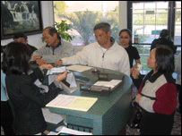 Người quyên tiền tới Little Saigon Radio