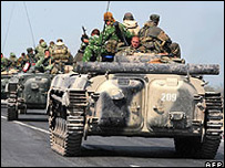 Soldados russos em retirada da Geórgia