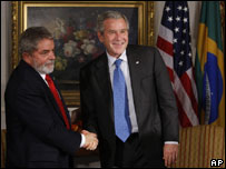 Os presidentes do Brasil, Luiz Inácio Lula da Silva, e dos Estados Unidos, George W. Bush