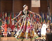 يک رقصنده تاجيک