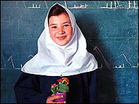 دختربچه افغان در مدرسه ای در تربت جام 