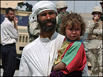 Residentes de Falluja continuam a fugir da cidade