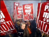 Partidários do "não" comemoram em Paris