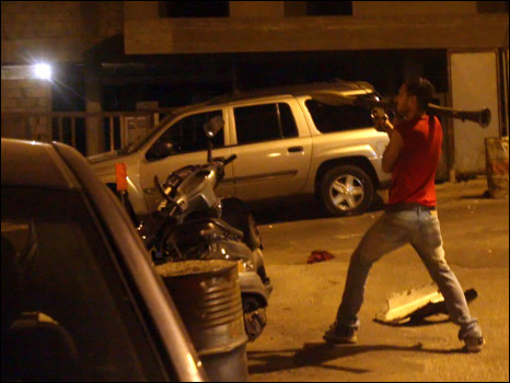 مسلح في برج أبي حيدر يطلق قذيفة "آر بي جي"