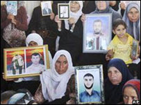 Parentes de prisioneiros palestinos. Foto: AP