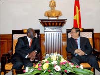 Đặc sứ Ibrahim Gambari và phó thủ tướng VN Phạm Gia Khiêm