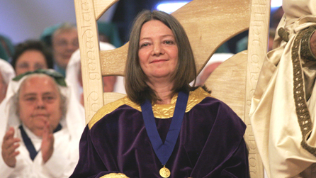 Mary Annes Payne yn ennill y Fedal Ryddiaith yn 2007