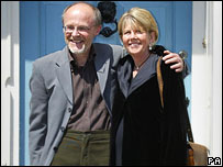 लॉरेंस कोहेन अपने पति फ्रैंक गार्सिया के साथ