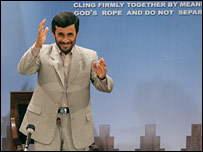 Президент Ірану Махмуд Ахмадінеджад вітає народ із "вступом до ядерного клубу"