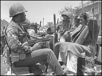 İsrali askerleri ve tutuklular 1967