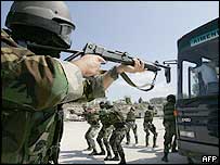 Forças gregas em treinamento de segurança para as Olimpíadas