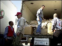 रेड क्रिसेंट का ट्रक