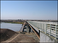 अफ़ग़ानिस्तान और ताजिकिस्तान के बीच पुल