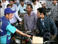 تیل کی فروخت(فائل فوٹو)