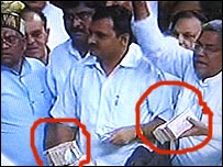 संसद में पैसे का नज़ारा