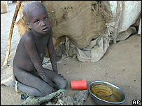 Çad'daki mülteci kampında bir Sudanlı çocuk