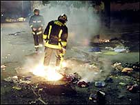 Yangınlara müdahale eden itfaiyeciler