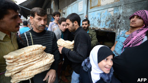 Warga Suriah di Aleppo