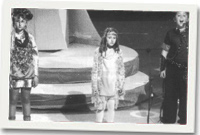 Glesni Euros, Ania davies a Steffan Morris yn perfformio Nia Ben Aur