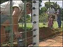 Fazendeiros brancos reforçam segurança