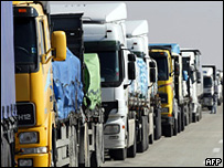 Carregamento de suprimentos em Gaza