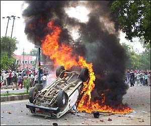 गुड़गाँव में हिंसक झड़पें