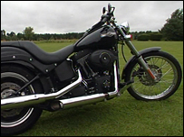 Motocicleta Harley Davidson como a de Tobin